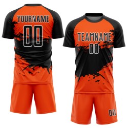 Aangepast oranje zwart-wit sublimatie voetbaltenue shirt